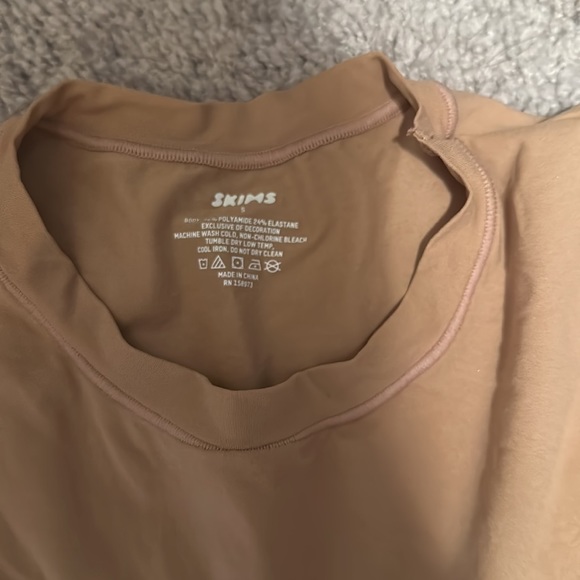 Skims T-shirt - Picture 2 of 2